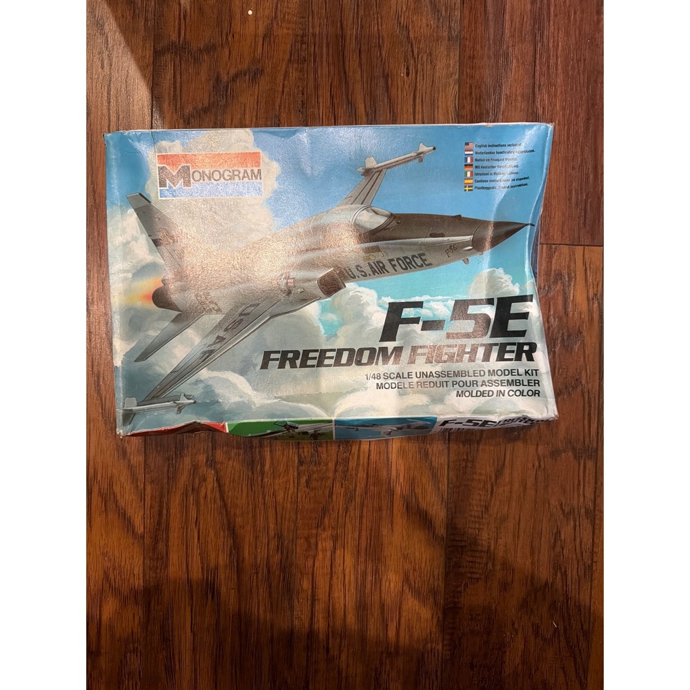 Monogram F-5E Freedom Fighter 1/48 Scale Model Kit 5423 Vintage 1981 USAF